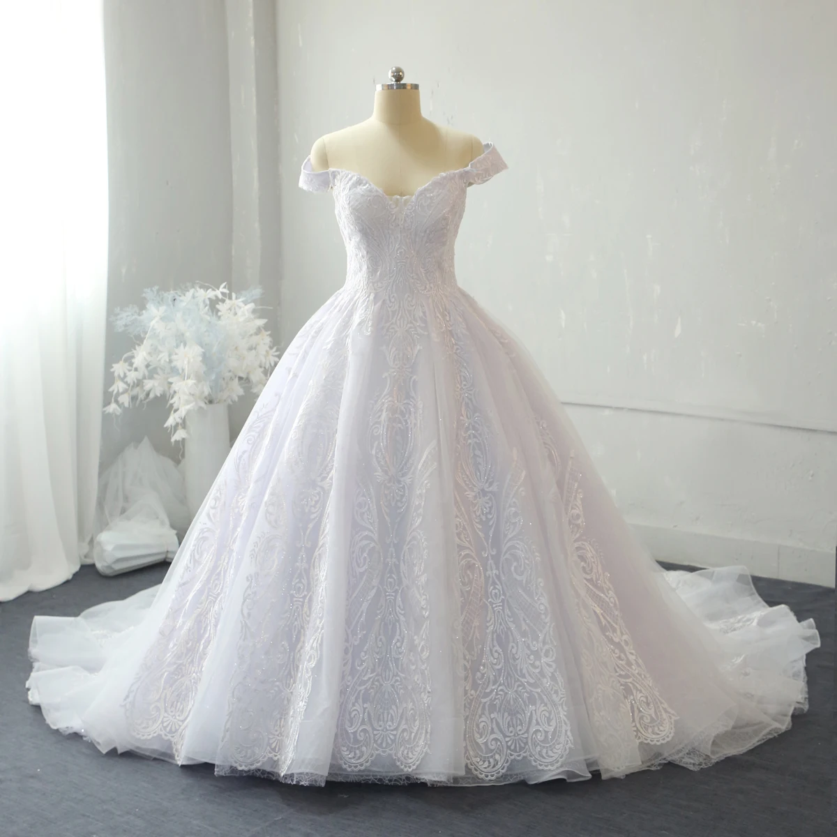 Back closure Lace up White ball gown shiny organza wedding dress ...