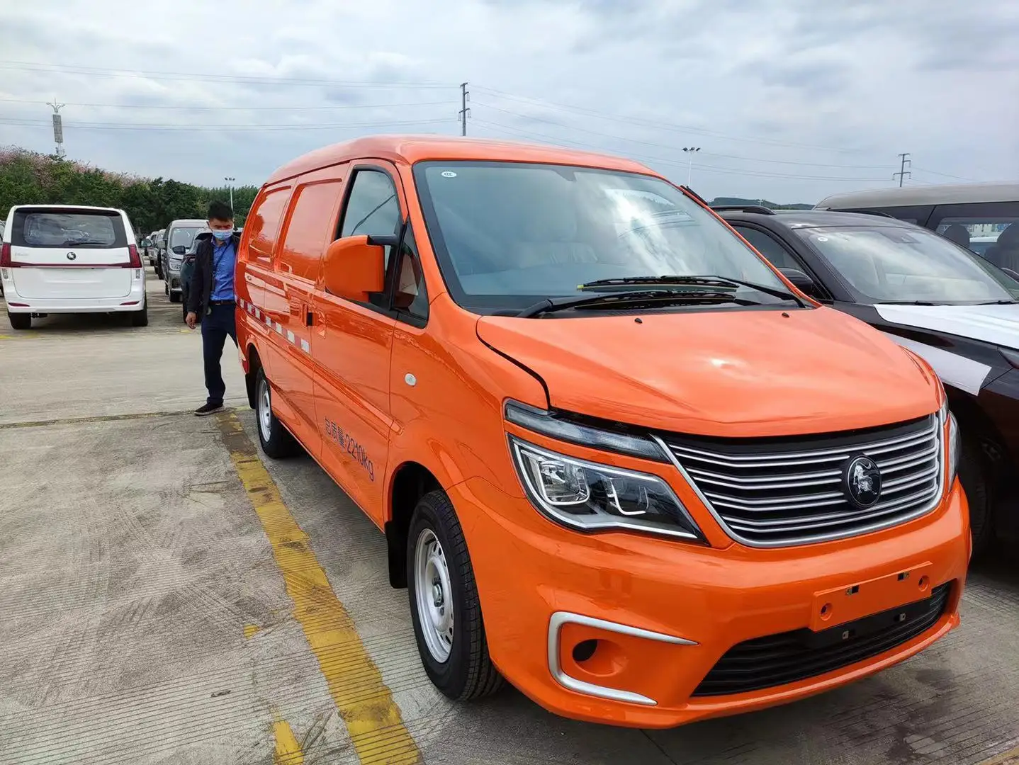 The Factory Sells 2024 100% Electric Van Mini Electric Van with High-efficiency Range Lithium Battery