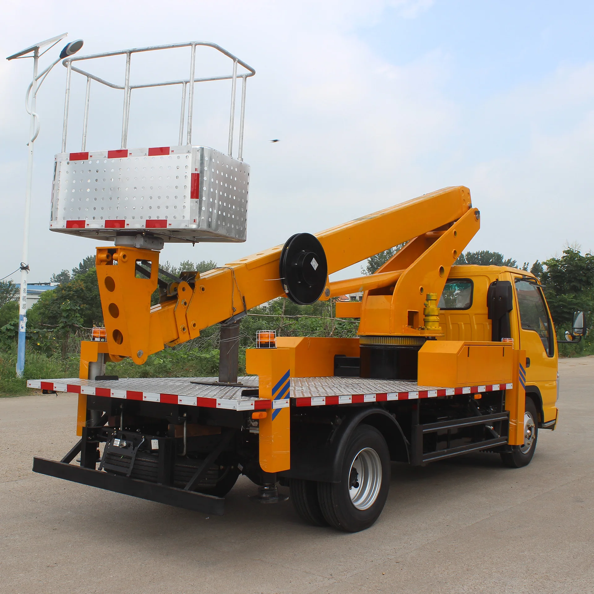 Isuzu 4x2 Bucket Truck Aerial Working Platform Truck Mounted High ...