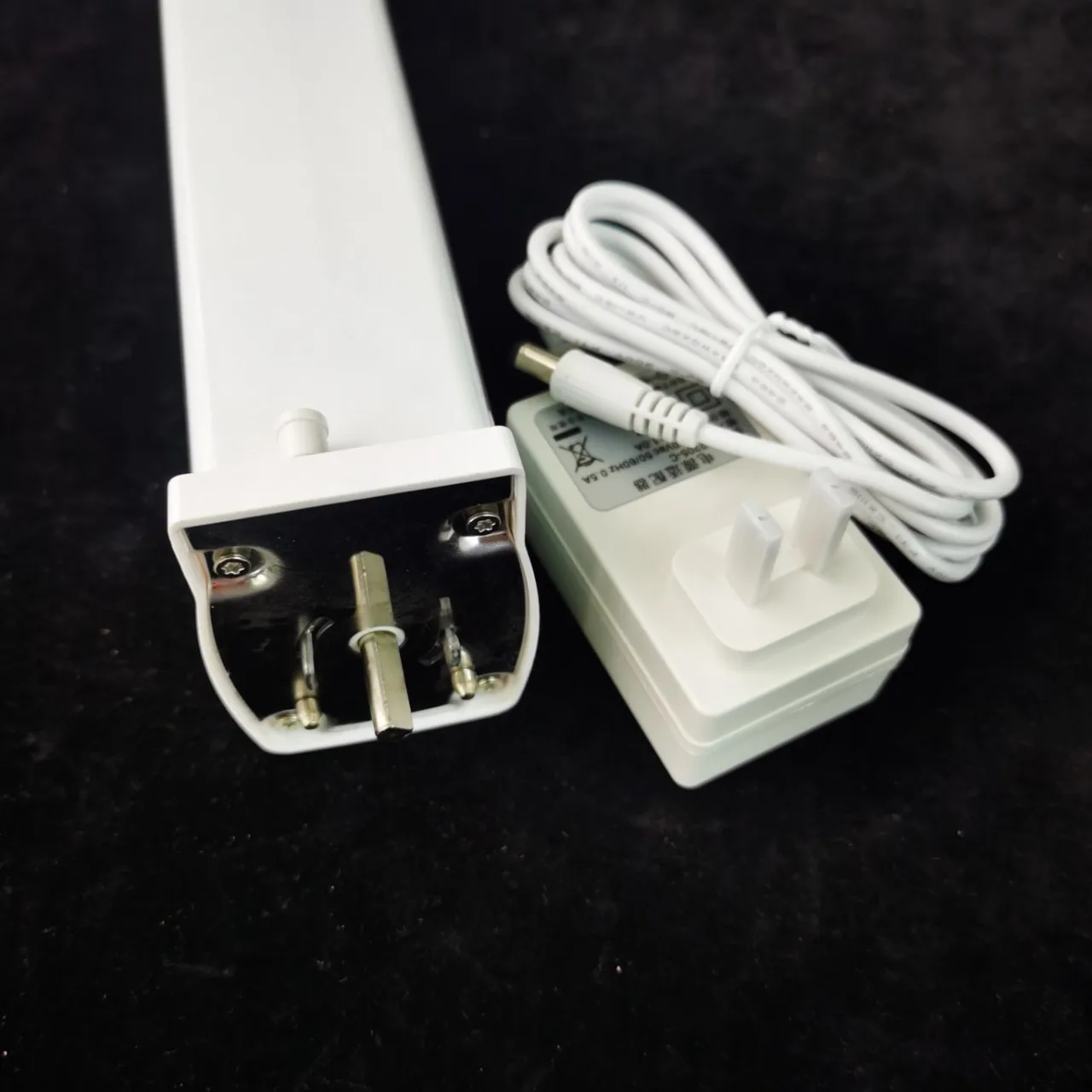 Lvtron Z100LE 사무실 및 욕실 용 스마트 전자 커튼 모터 배터리 작동 두야 스마트 커튼 배터리 모터