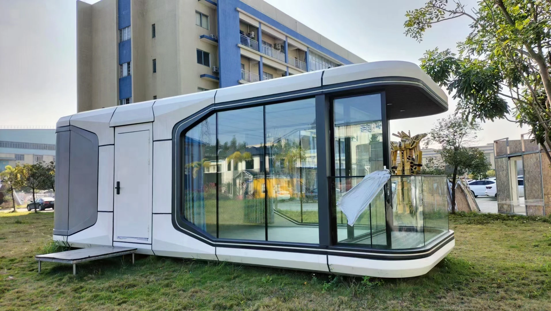 Made in China Export-specific Mobile Homes High Quality Super Luxury Space Capsules for Sale