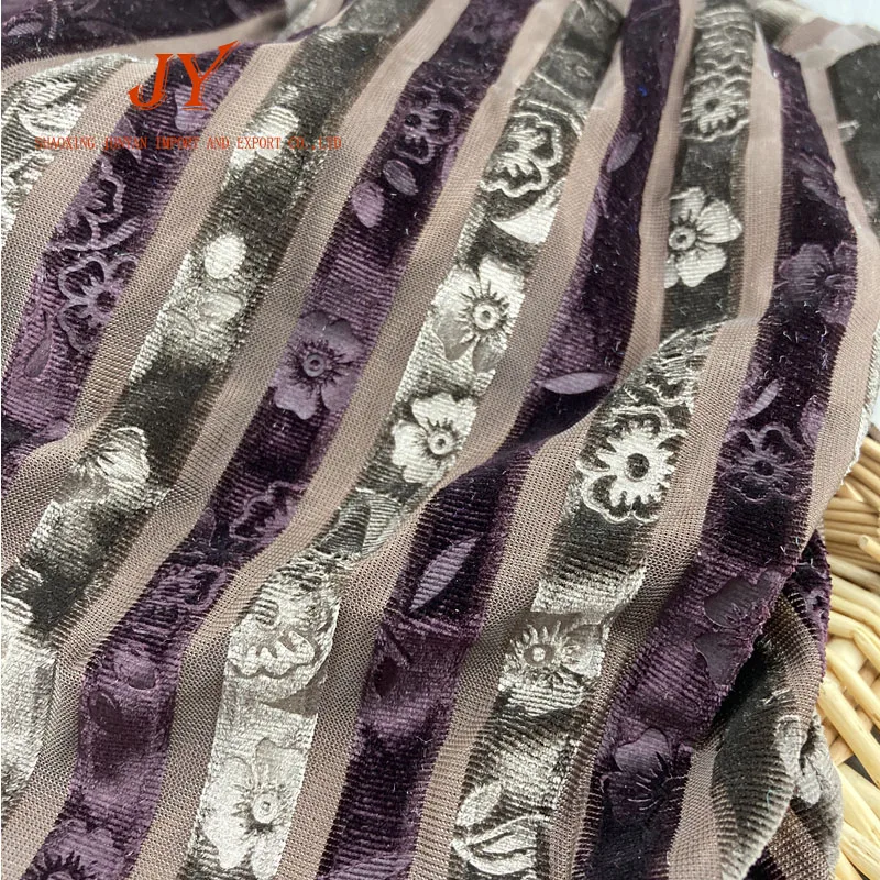 Бесплатный образец, низкий минимальный заказ, супер мягкое рельефное бархатное Норковое одеяло, полиэфирная полосатая ткань