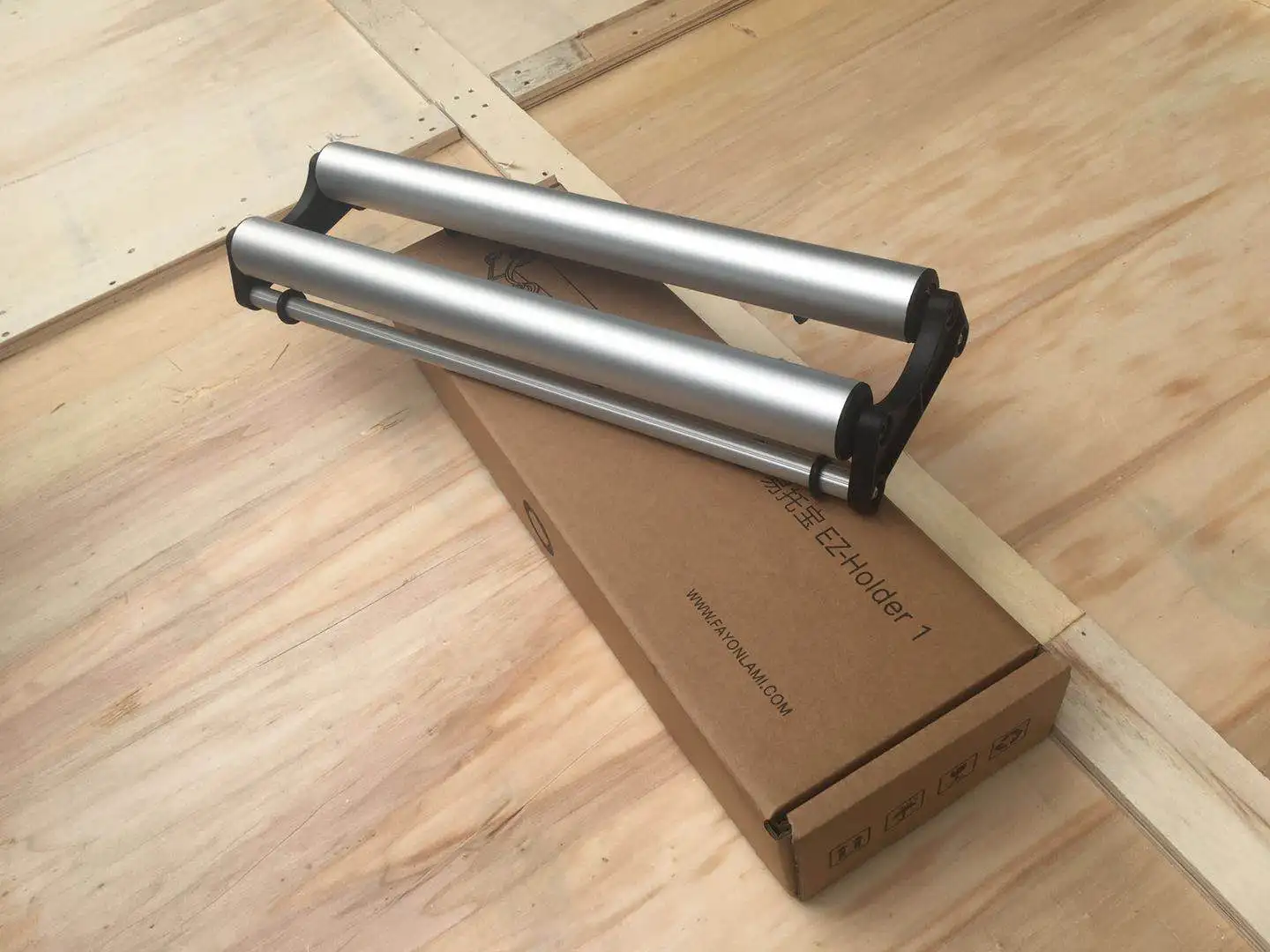 Newest High Appearance Mobile Vinyl Rack Material Holder For Roll