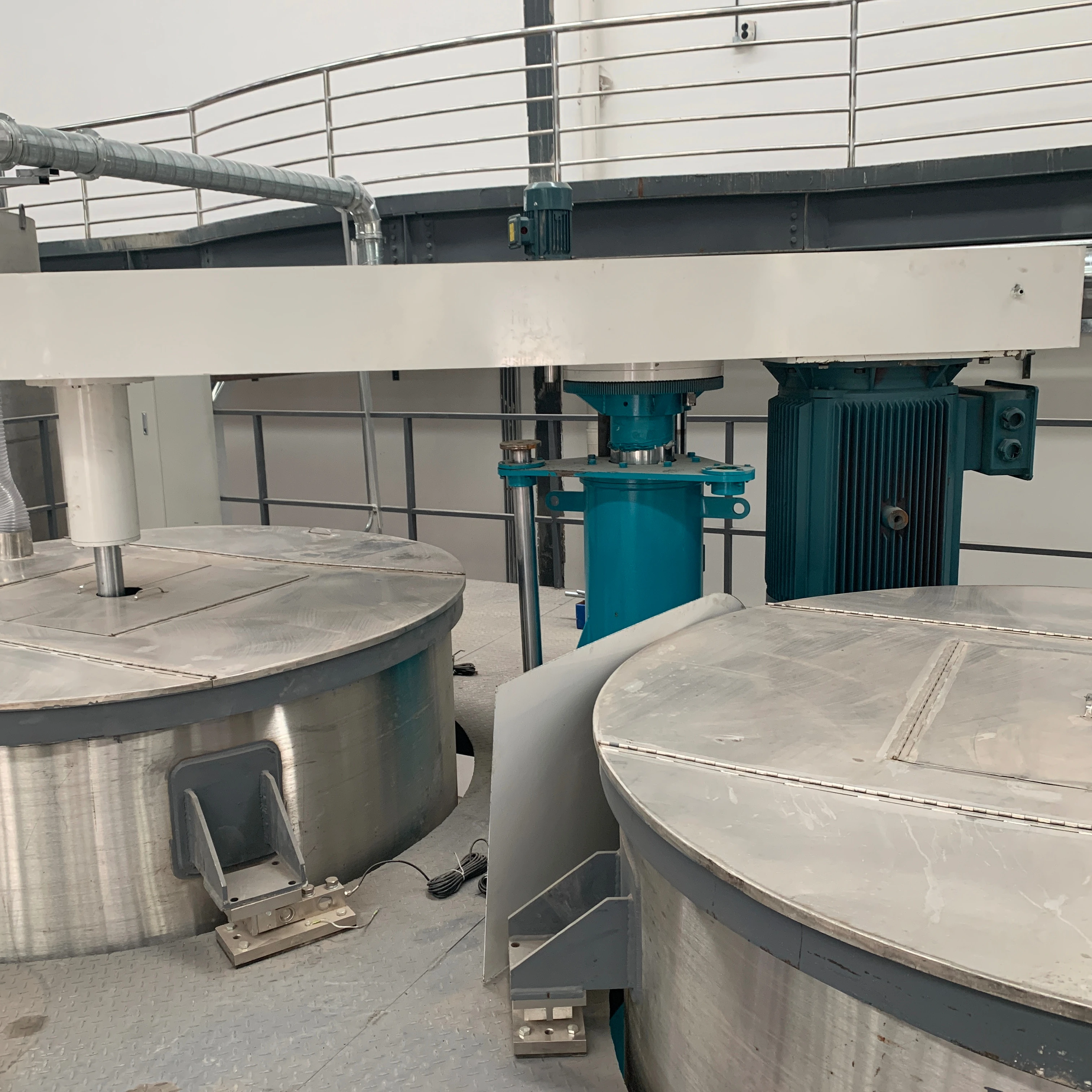 One Machine Two Mixing Tanks High Speed Automatic Grinding and Fertilizer Paint Dispersing Machine