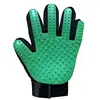 Guantes verdes para acariciar gatos [mano izquierda]