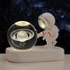 L'astronaute Saturne (lumière naturelle)