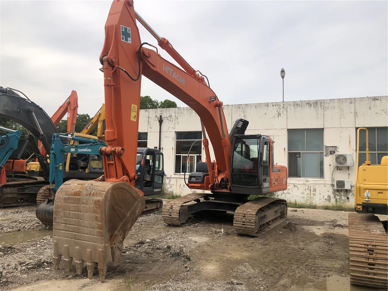 Japan Hitachi Used ZX210 Crawler Excavator - 21ton Digger
