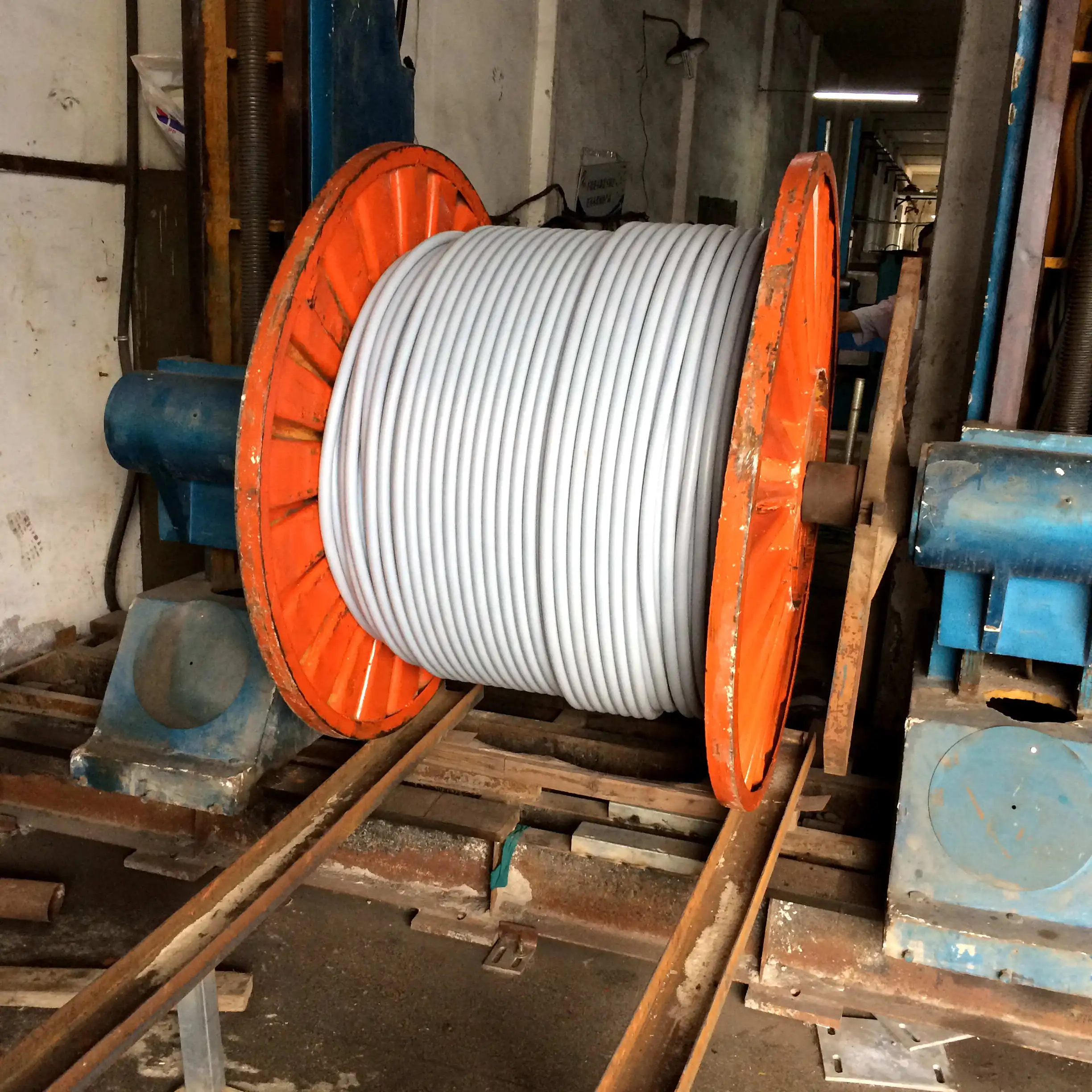 28mm 18x7+iwrc Api 9a Oil Field Wire Rope Non Rotating White Abs Coated ...