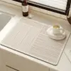 เรื่องราวของลมและฝนแบบโค้งและตรง - แผ่นระบายน้ำ