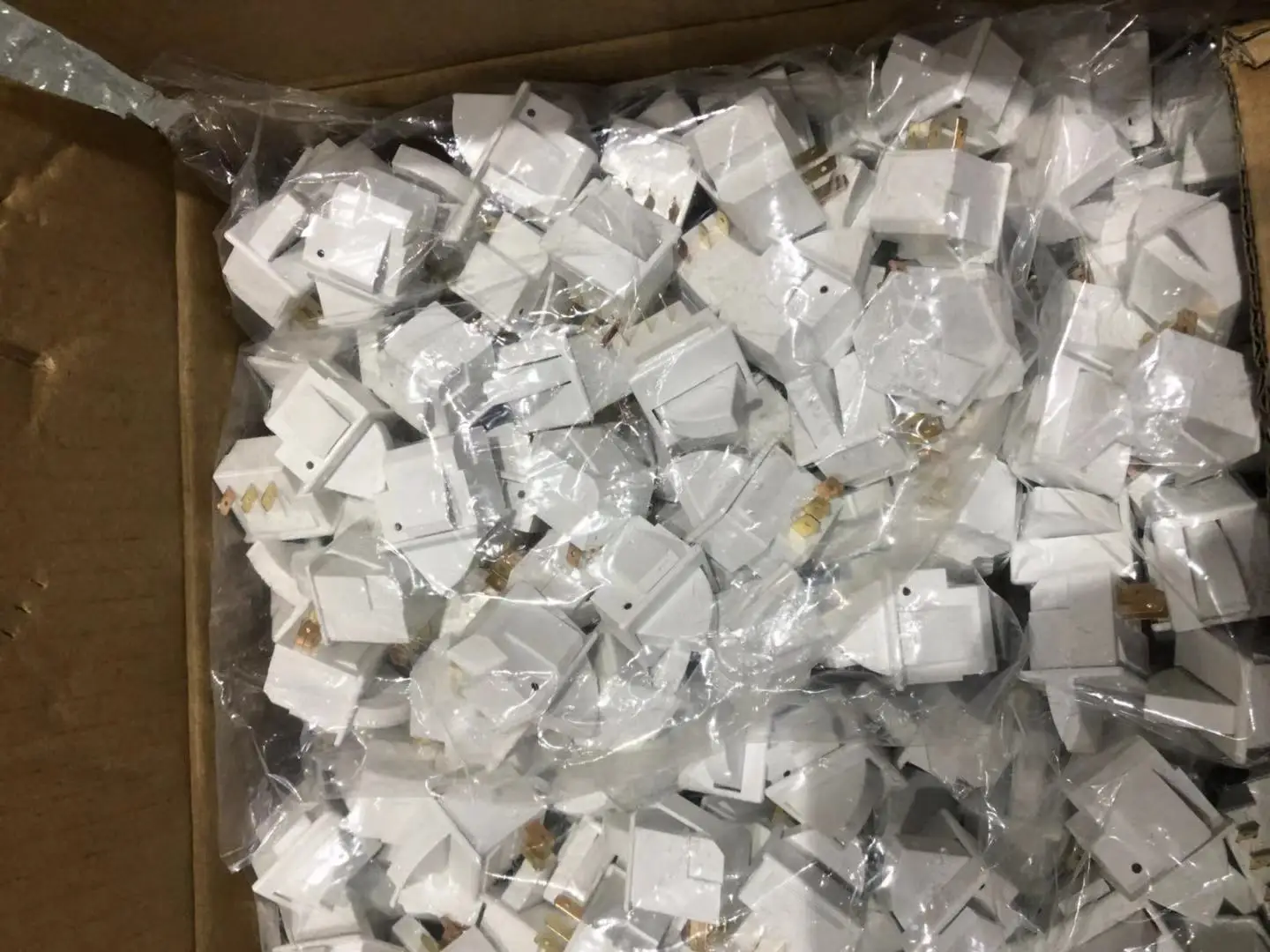 High Quality 2 & 3-Pin Factory Spare Part for Refrigerator Door Switch for Replacement