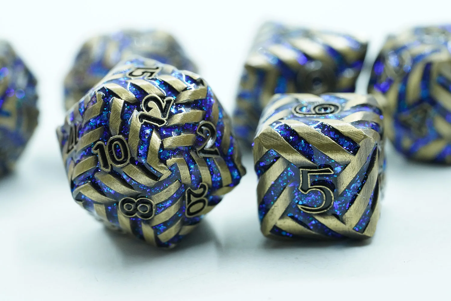Custom Logo 16mm Copper Color Dice Set with Blue Sparkling Mica Stripe for DND Games details