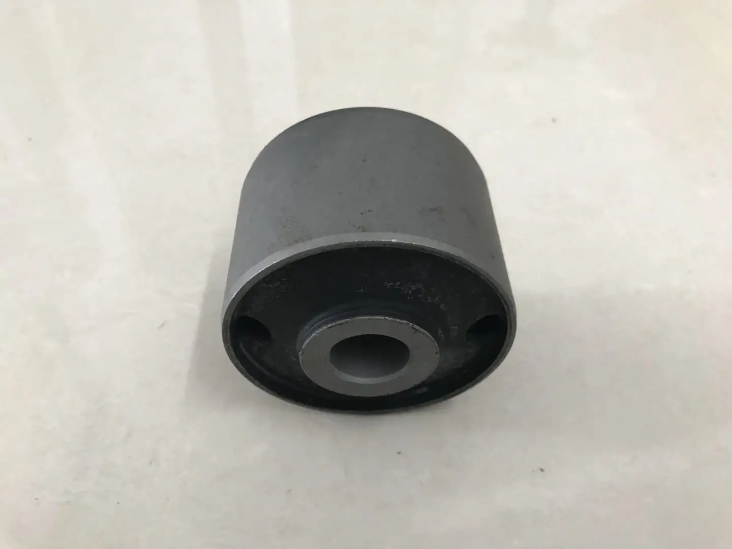 Buje del Brazo Inferior Delantero de la Suspensión 48702-60011