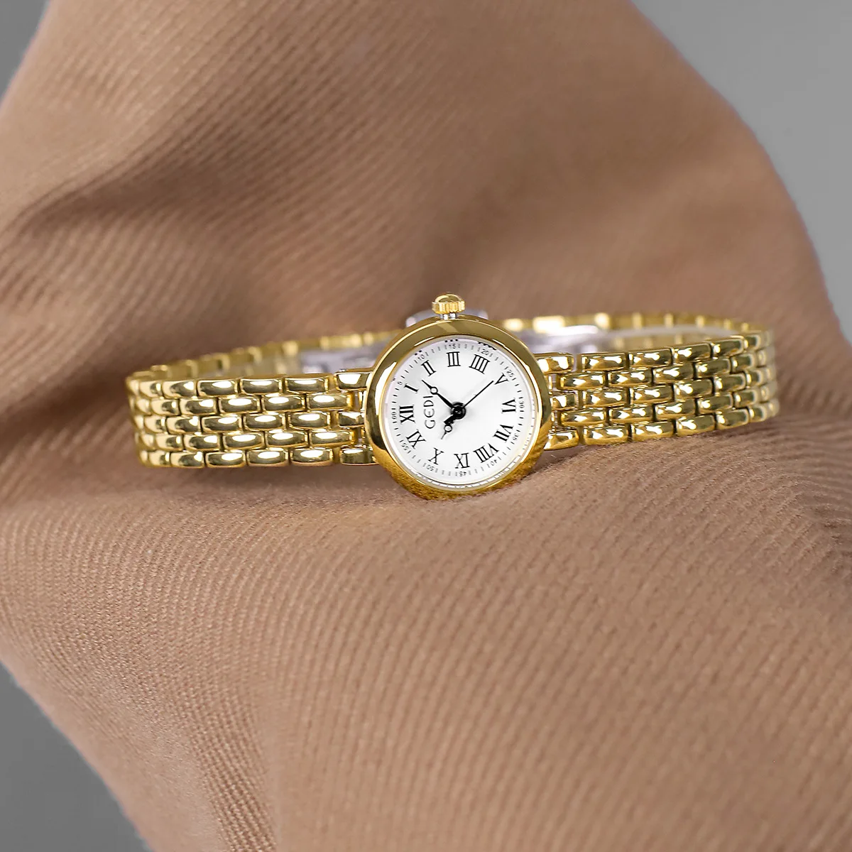 Quartz Women's Watch OM-496234