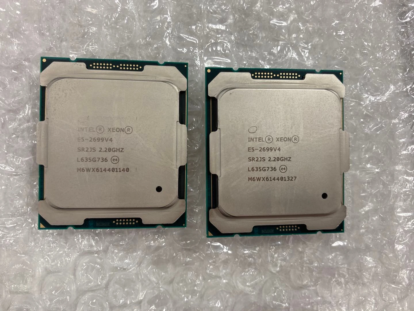 Сравнение xeon e5 v4. Процессор Intel Xeon e5-2699v4. Xeon e5 2699 v4. Xeon e5 2699 v4 сокет. Xeon e5 2699v4 под крышкой.