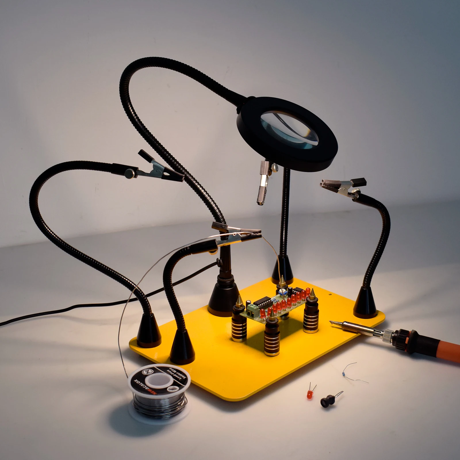 World-Trading-Net Soldering Aid With LED Magnifying Glass – 4 Brackets, Third Hand Tool