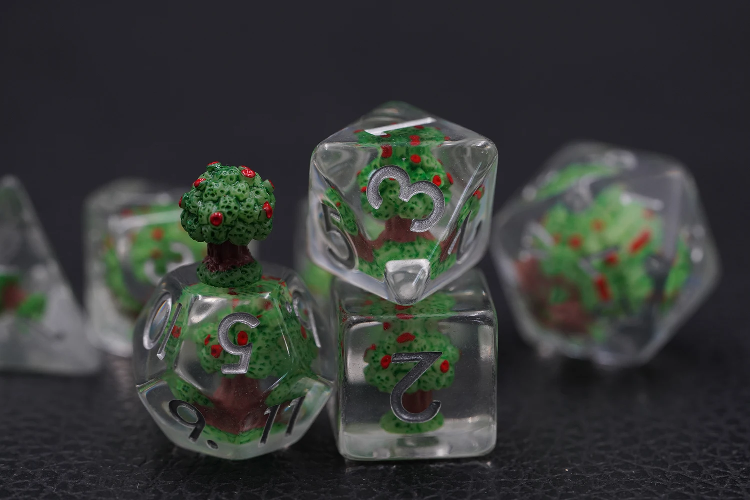 New Round Corner Dnd Dice Set Handmade Role Playing Apple Tree Inclusion Transparent Soft Edge Polyhedron Dice factory