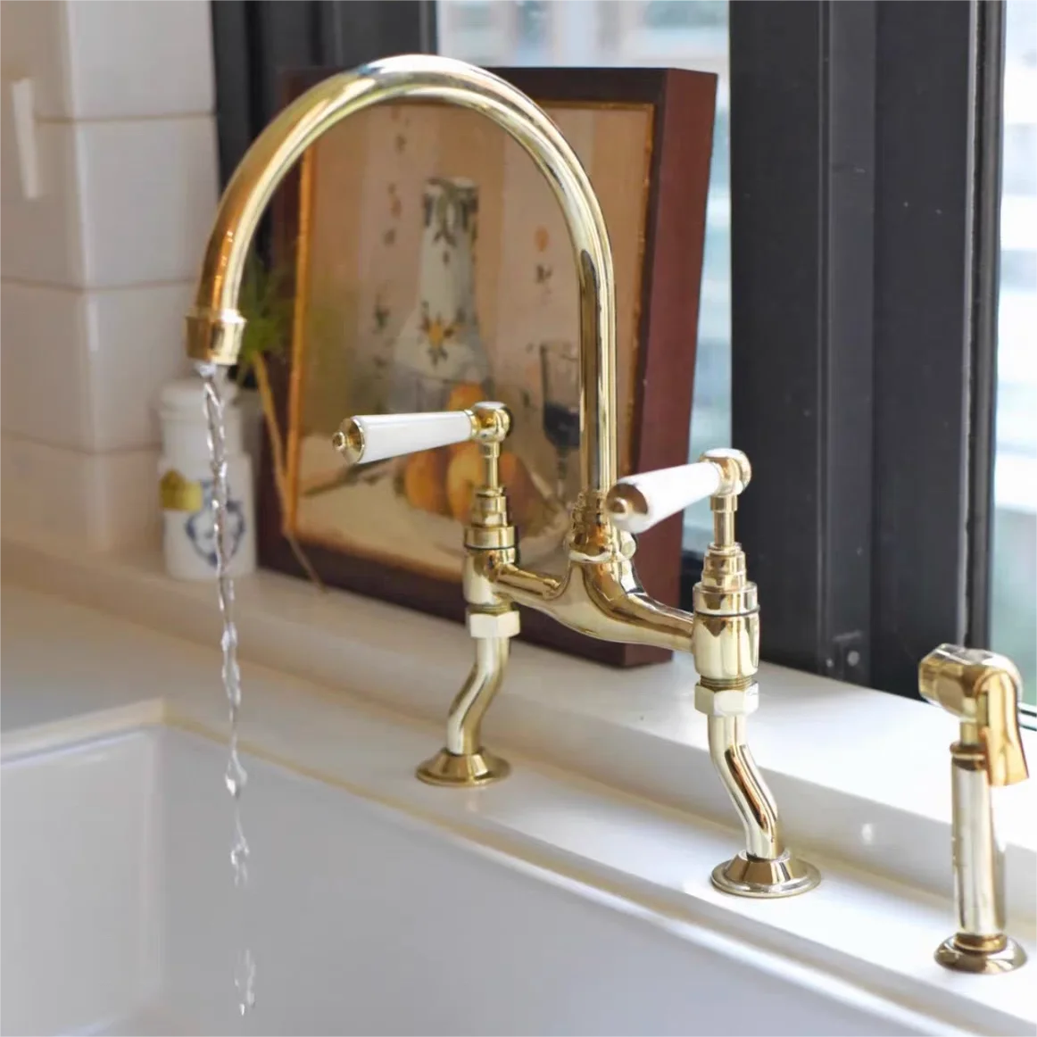 Luxury Bridge Brass Kitchen Tap With Side Sprayer manufacture