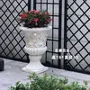 Vaso da fiori con motivo a tralcio floreale