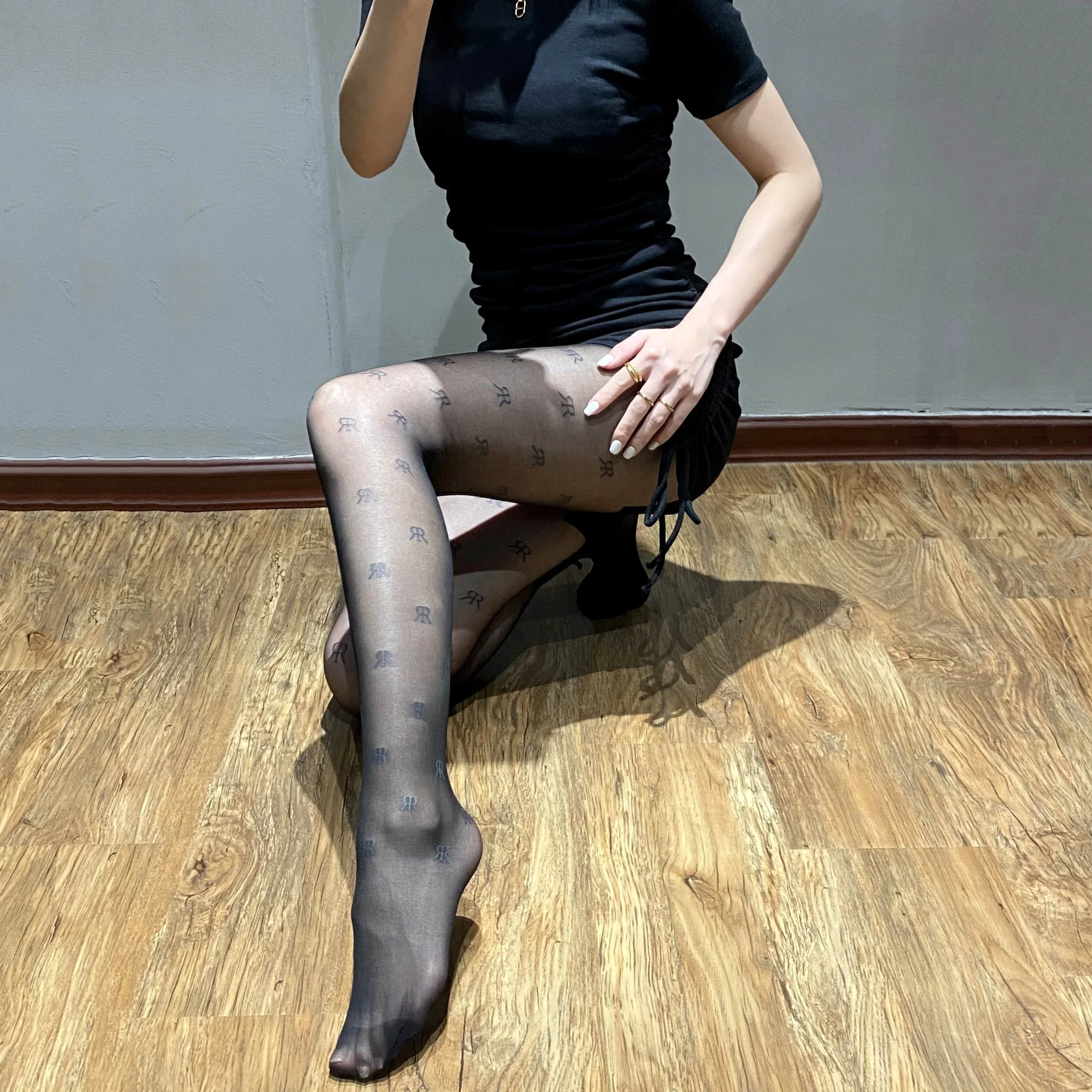 OEM оптовая продажа Популярные Роскошные женские колготки с принтом и логотипом британские