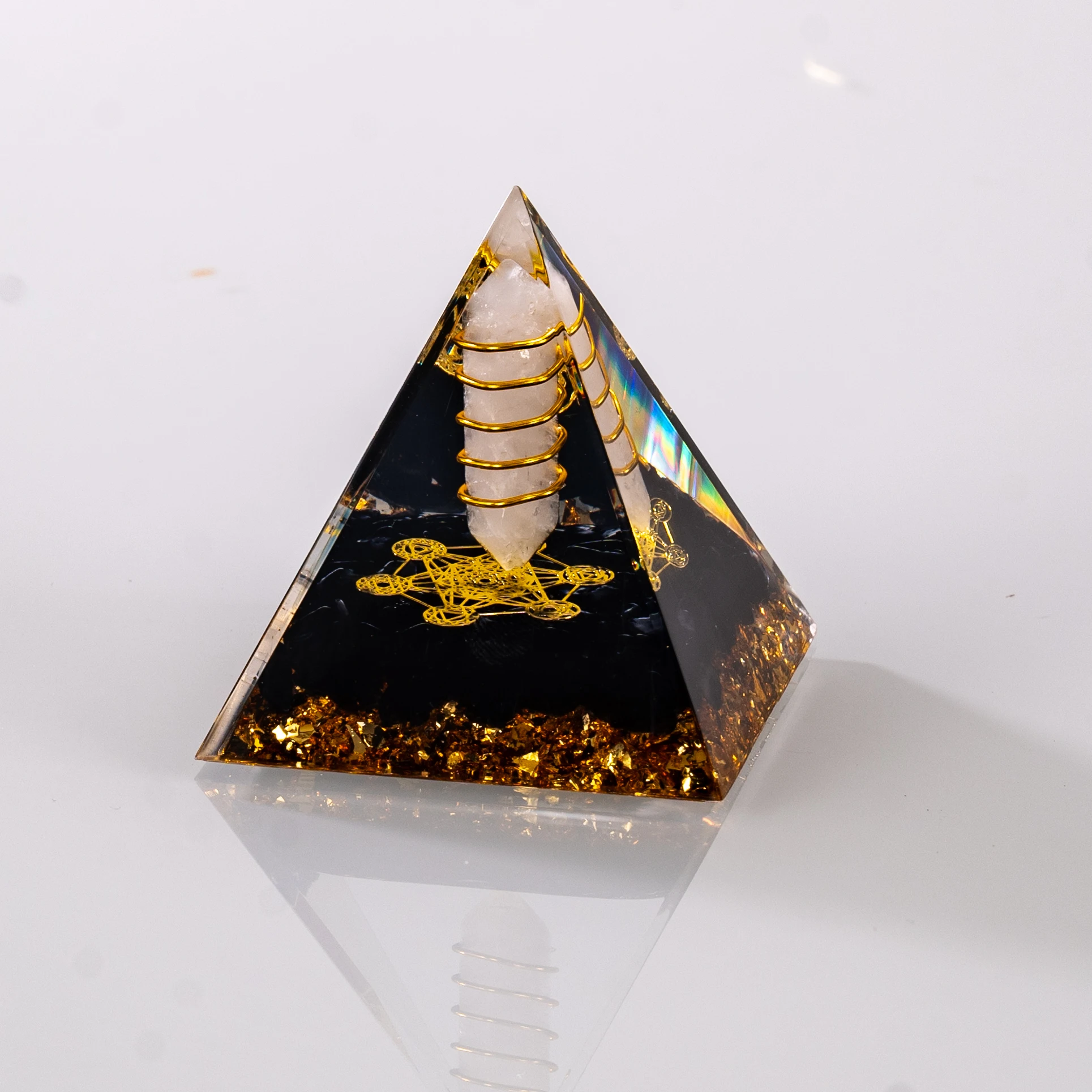 Hot Sale Crystal Energy Pyramid Figurine New Home Office Desktop Decoration Honor Themed Drip Gum Resin Craft Healing Broken manufacture