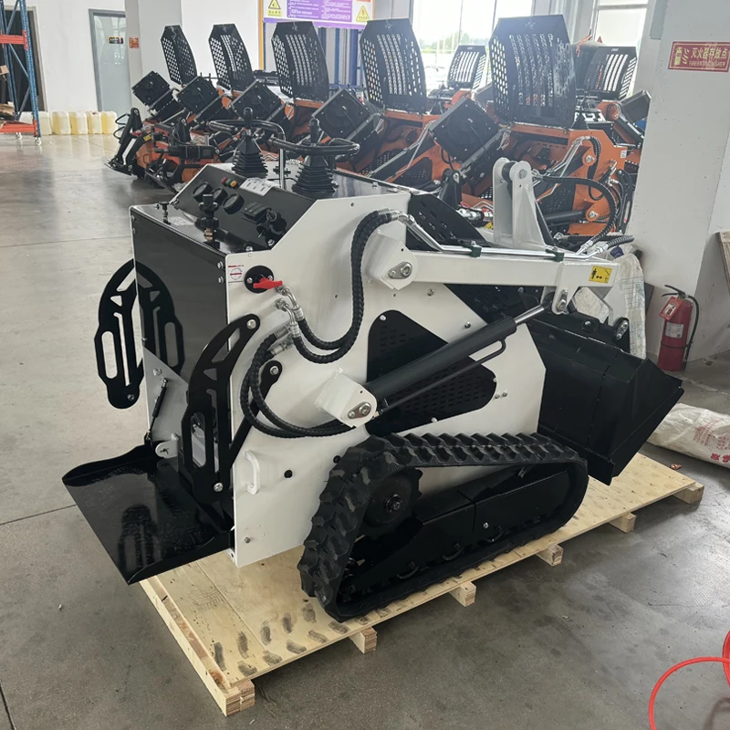 Le moins cher Moteur EPA EURO5 Roues/chenilles Petit Jardin Skid Steer Pelle Mini Chargeur Debout sur Skid Steer avec pelle