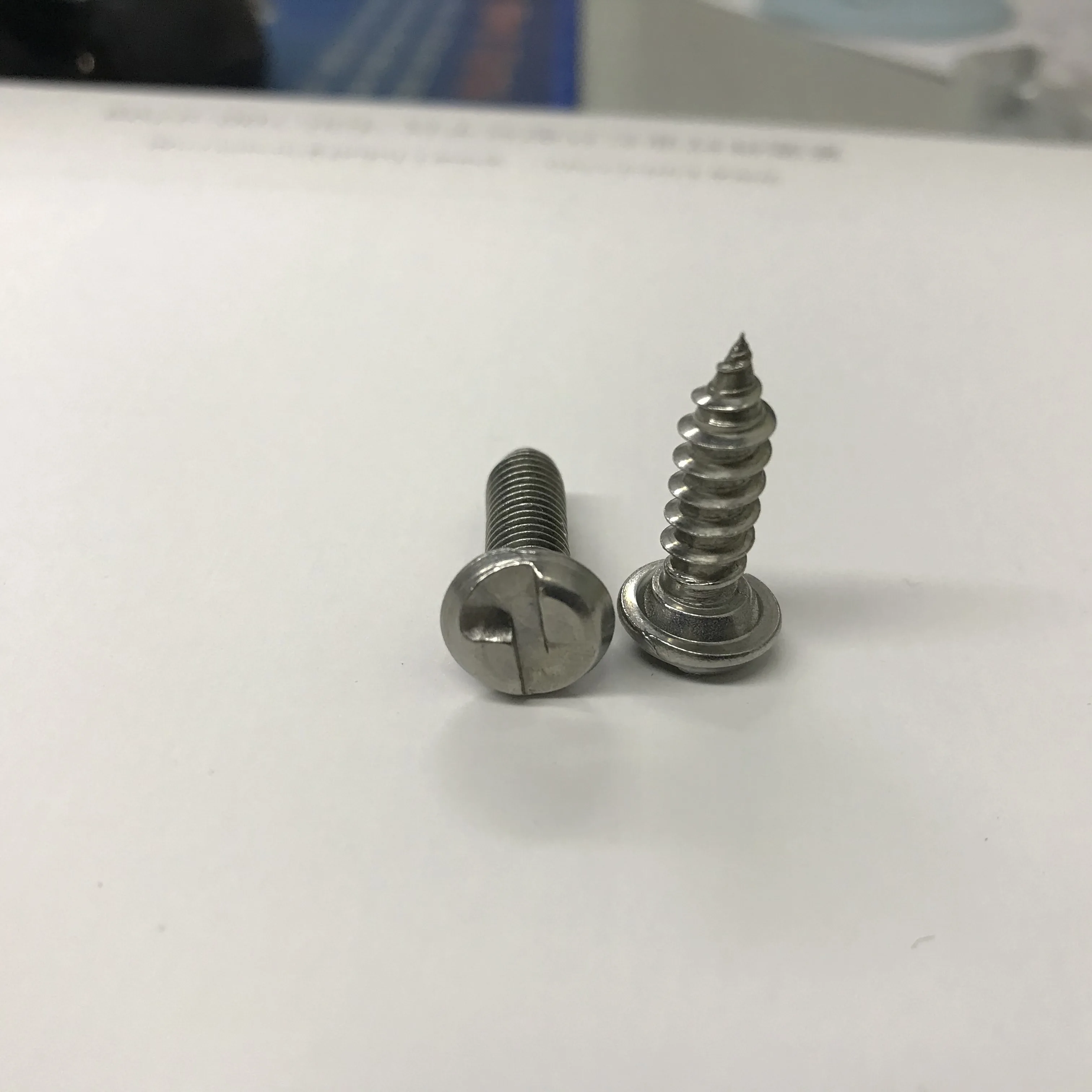 De China, venta al por mayor de acero inoxidable tri&aacute;ngulo ranura de seguridad de anti-robo tornillo de cabeza una forma de prueba de seguridad Anti robo tornillos