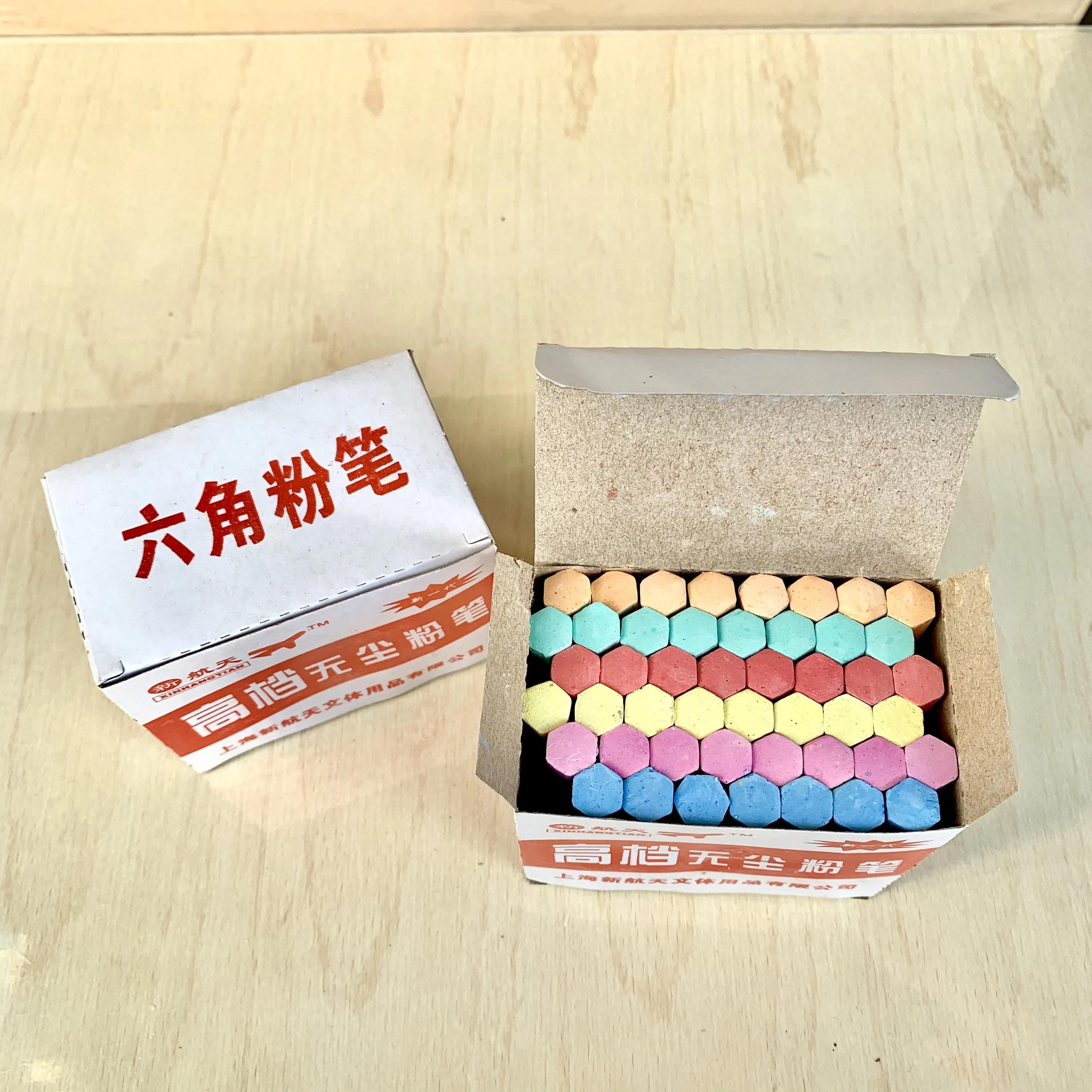 Китайский завод поставляет белый разноцветный чистый мел для доски