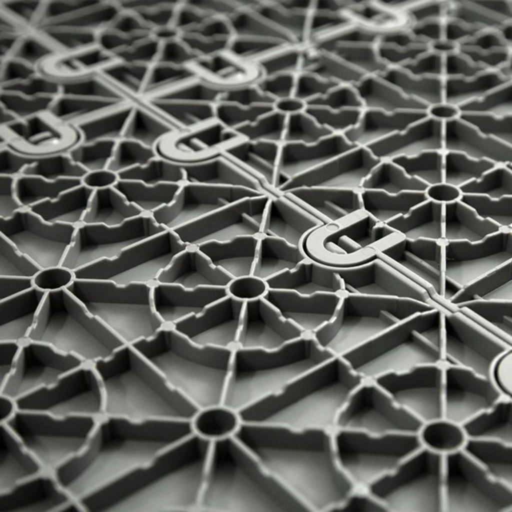 PP   Plastic Flooring Anti Slip Interlocking Drainage Garage Floor Tiles