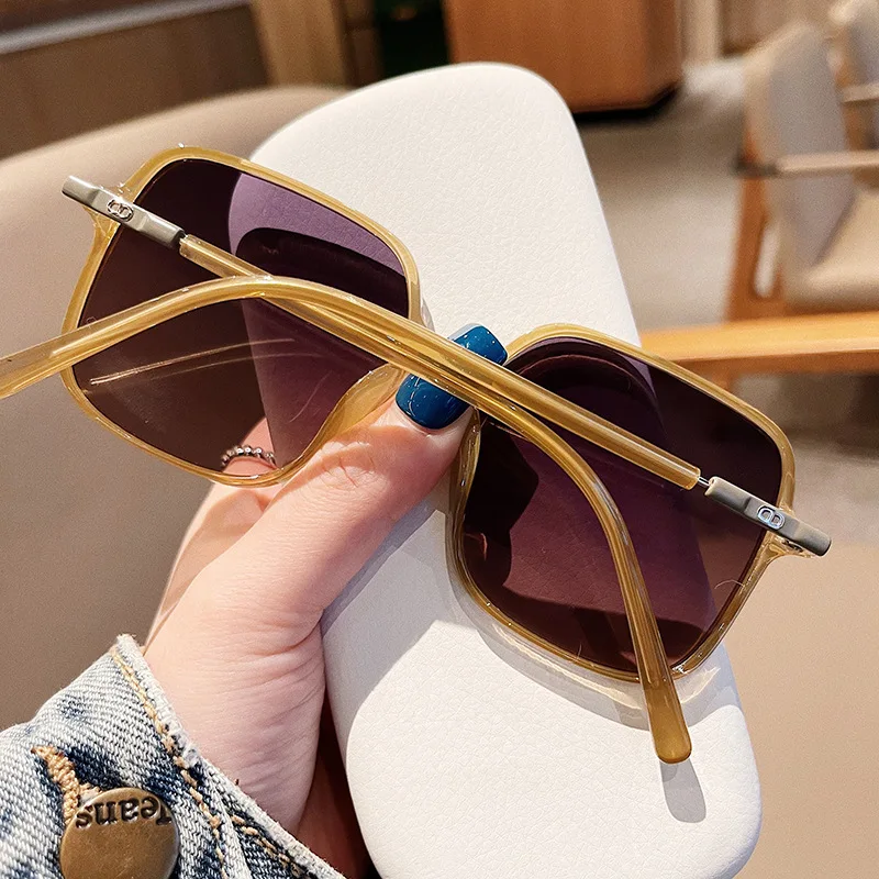 2024 Trend Vintage Chic Square Gradient Sunglasses for Women display picture 2