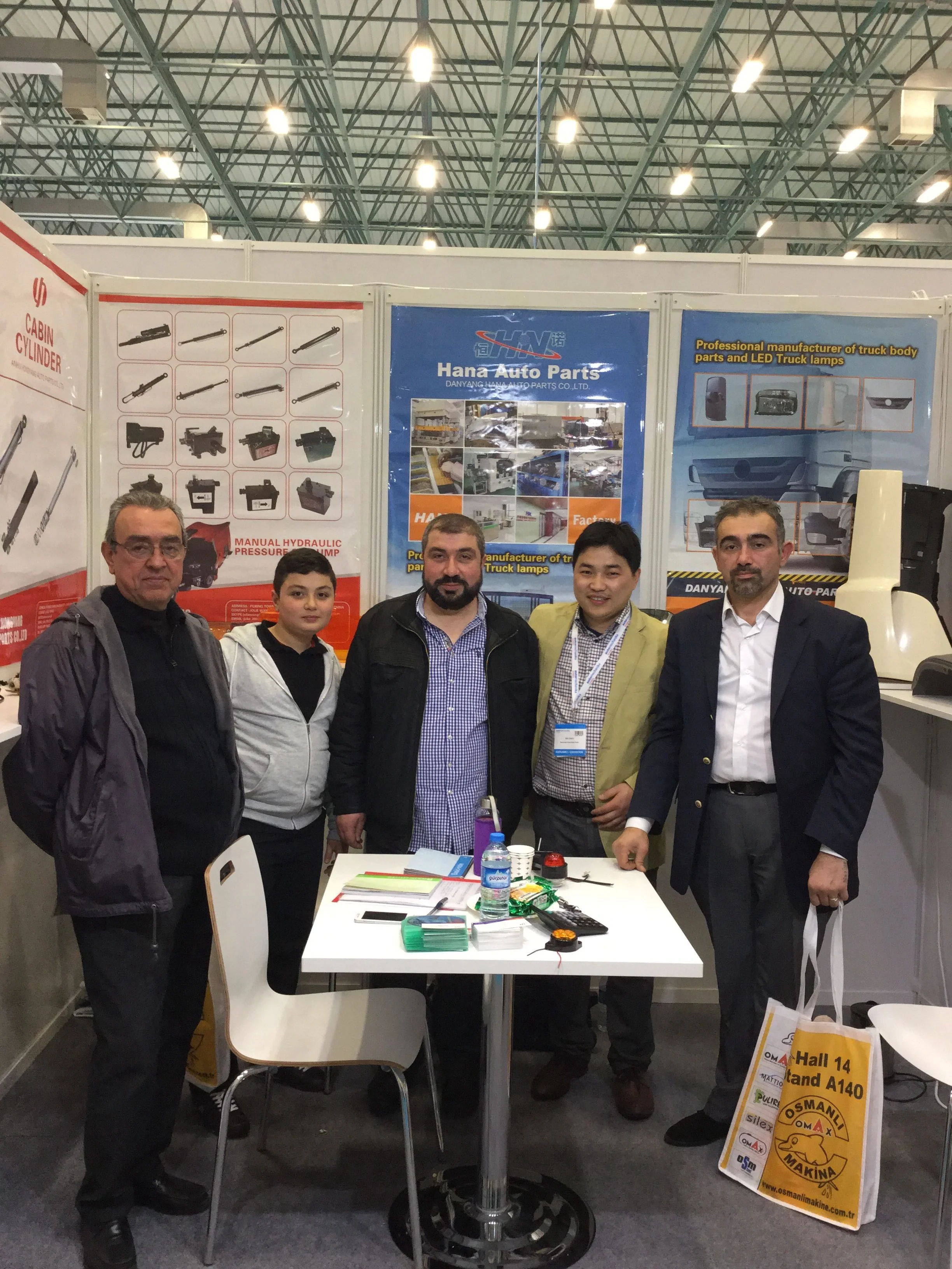 Heavy Duty Truck Parts Head Lamp Mb Parts Head Light Actors Truck Head