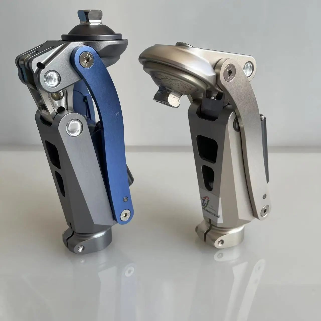 Five-link Geometric Lock Pneumatic Knee Joint for Prosthetic Legs Orthotics for Artificial Limbs
