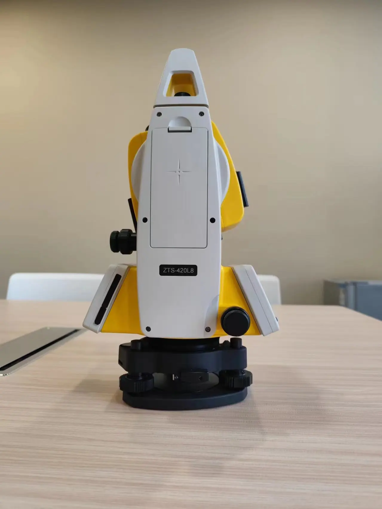 Land Robotic Survey Equipment Hitarget One Man Total Station High Position