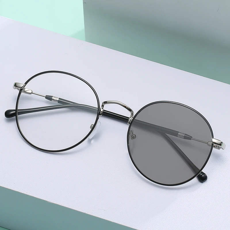 Retro Style Anti-Blue Light Photochromic Glasses Titanium and PC Frame Computer Eye Wear Wholesale Kamamta Photocromic