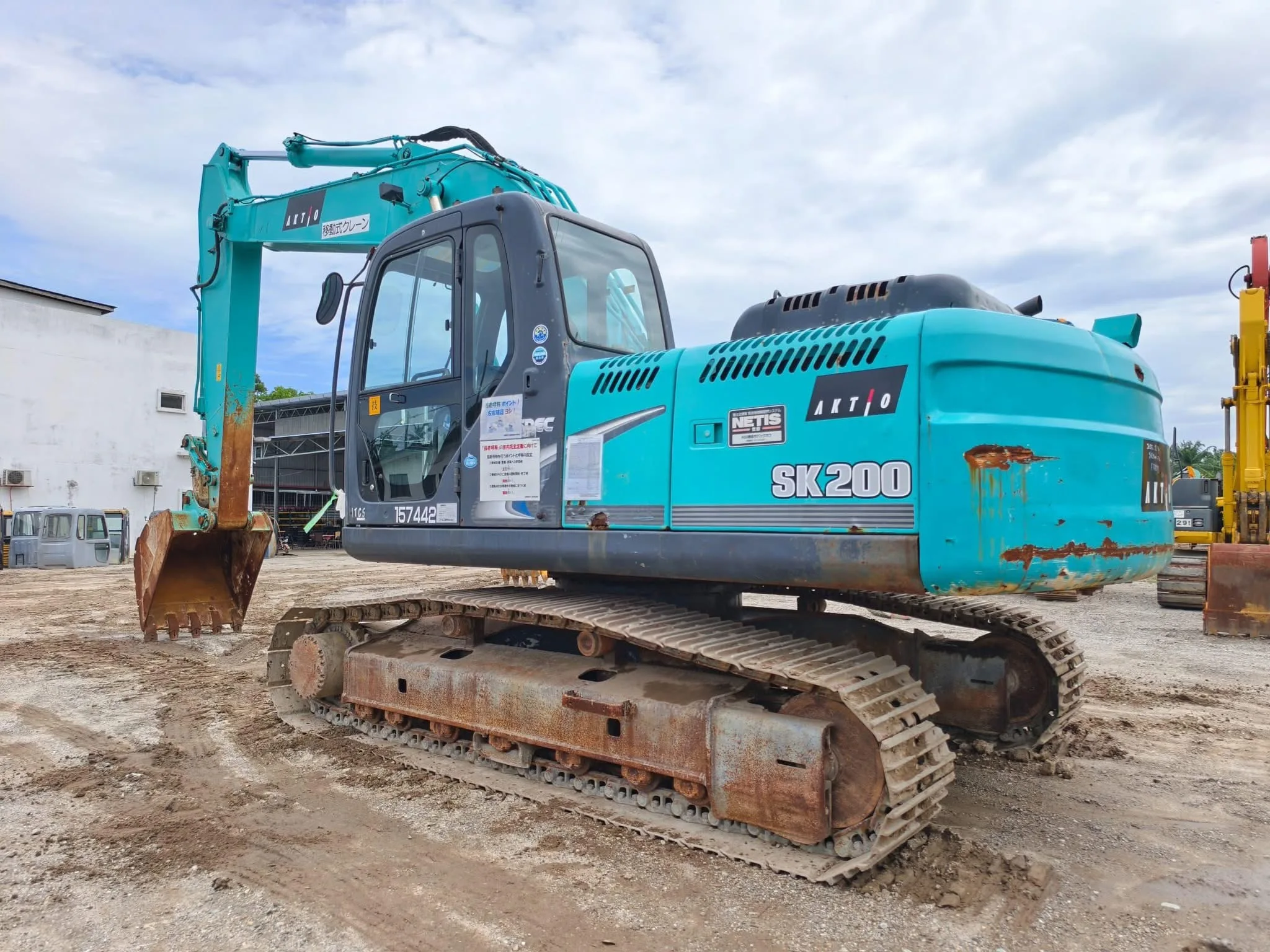 CE Certified Used Kobelco SK200 20-Ton Crawler Hydraulic Excavator