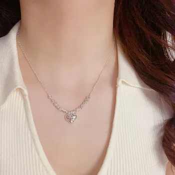 Fashion Simple love Pendant Necklace Personality Light Luxury Cold Wind Collarbone Chain Accessories