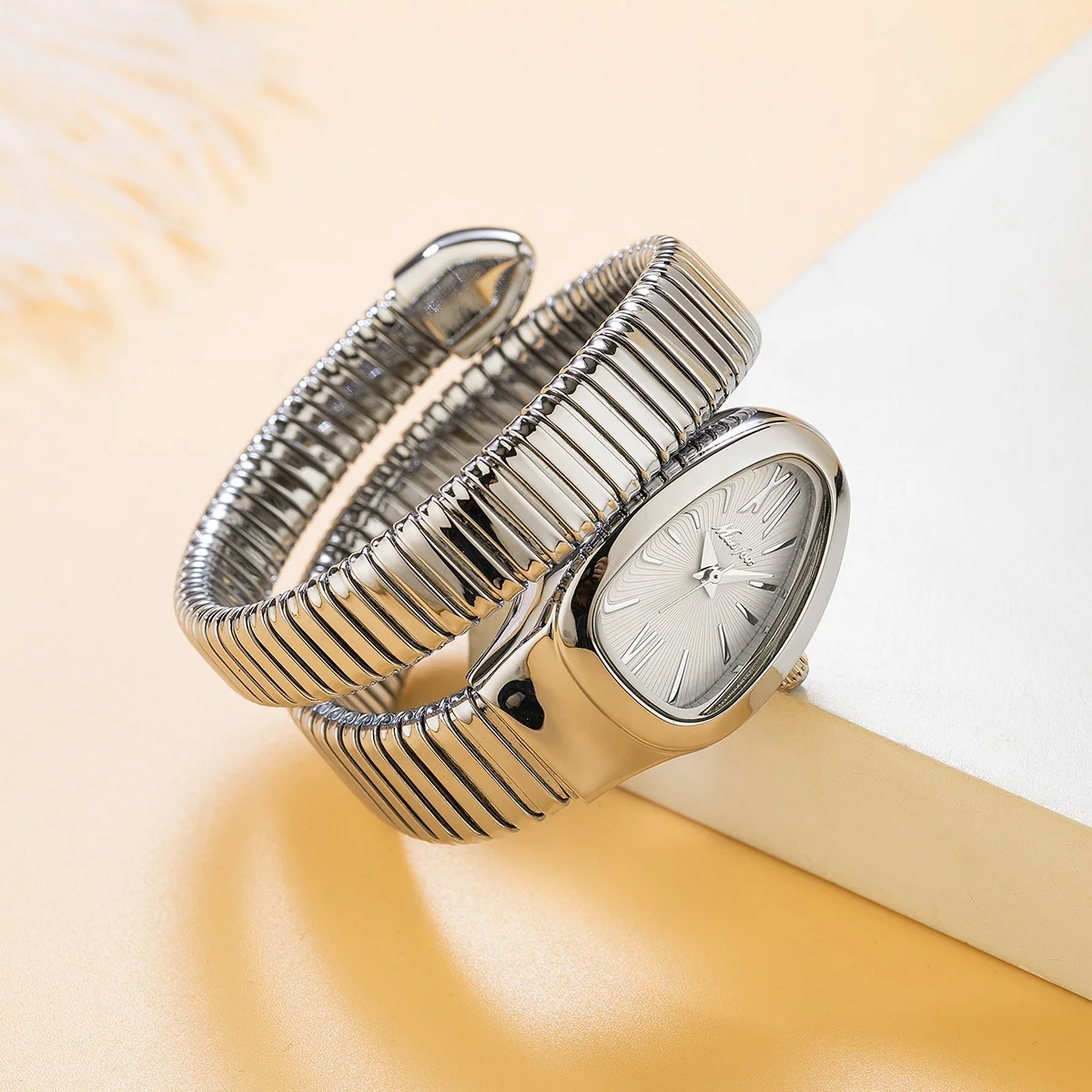 Luxury Snake-Shaped Quartz Watch for Women