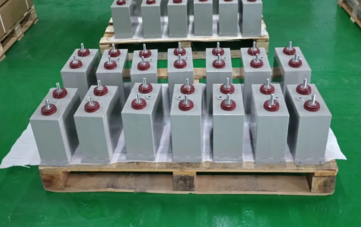 Plasma Capacitor in a Magnetic Field