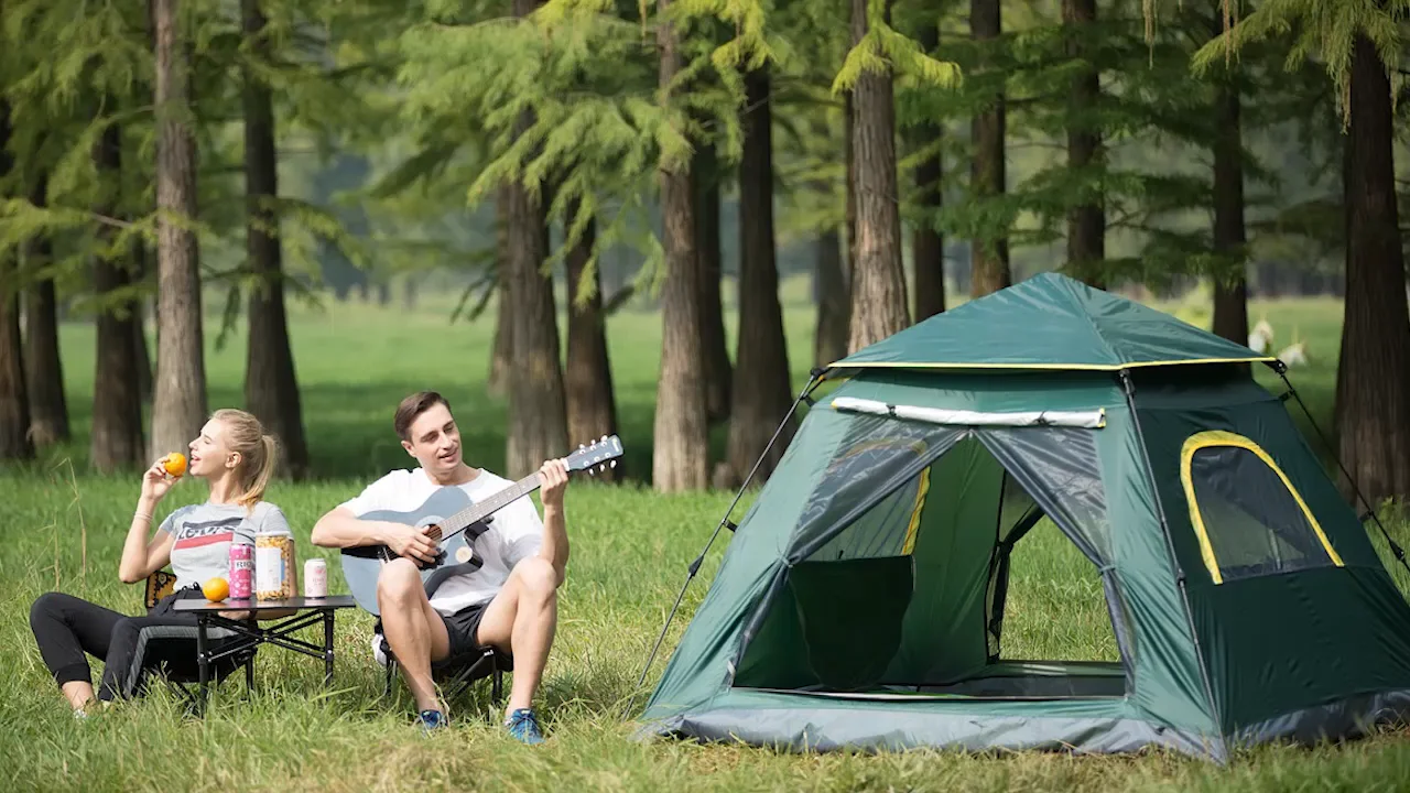 Camping outdoor. Палатка Arten Vega 4. Палатка на природе. Туристическая палатка на природе. Туризм с палатками.