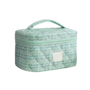 Quilted Cosmetic Bag Large Capacity Travel Organizer with Zipper Closure Letter Pattern Portable Makeup Storage Case for Women