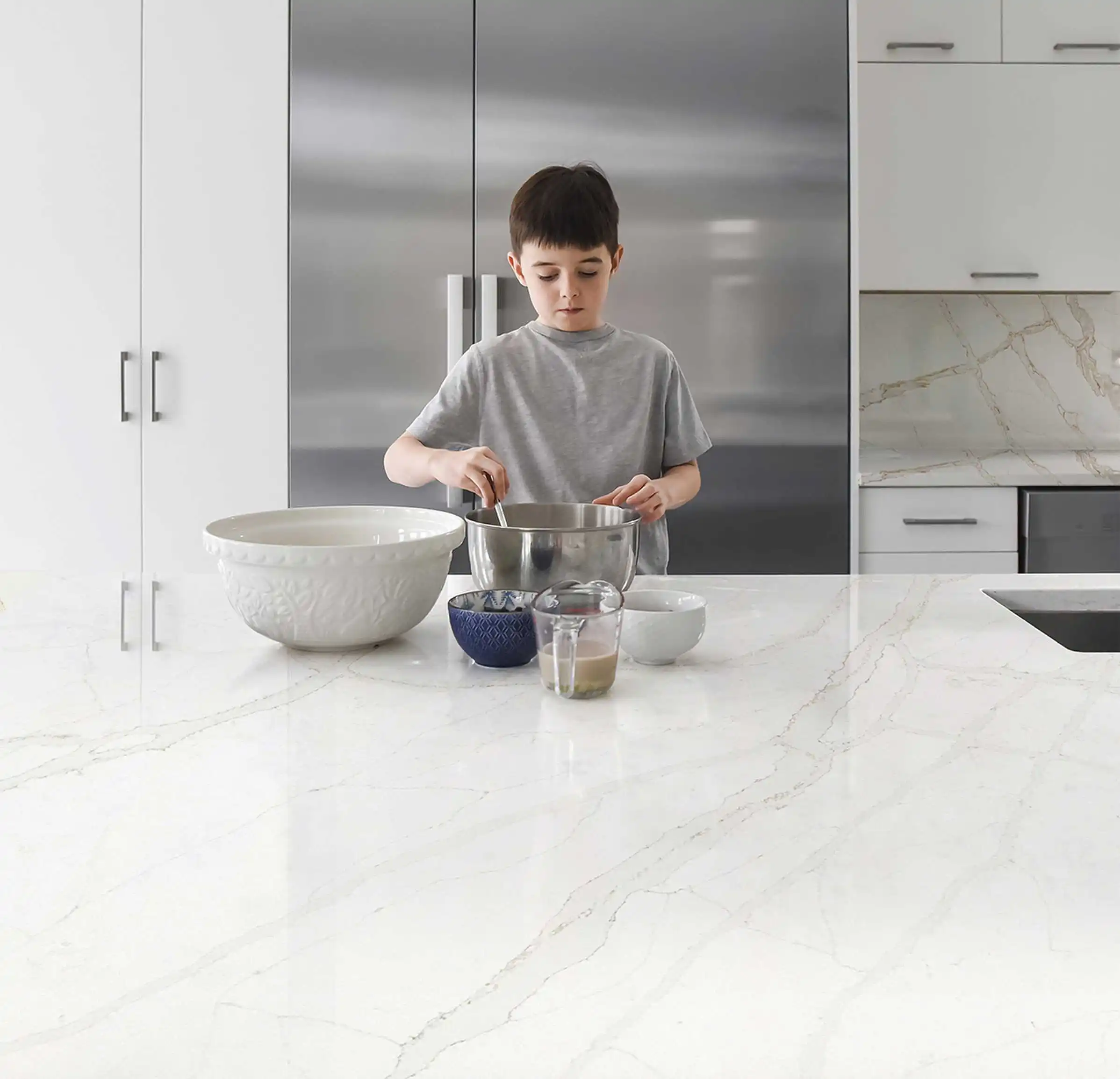 Summerly Modern Calacatta White Quartz Stone Slab Artificial Stone Tile for Floor and Countertop for Garden Use