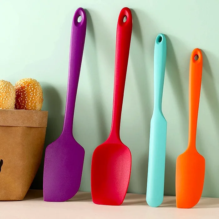 Heat Resistant 4 Pieces Seamless Design Kitchen Silicone Rubber Spatula