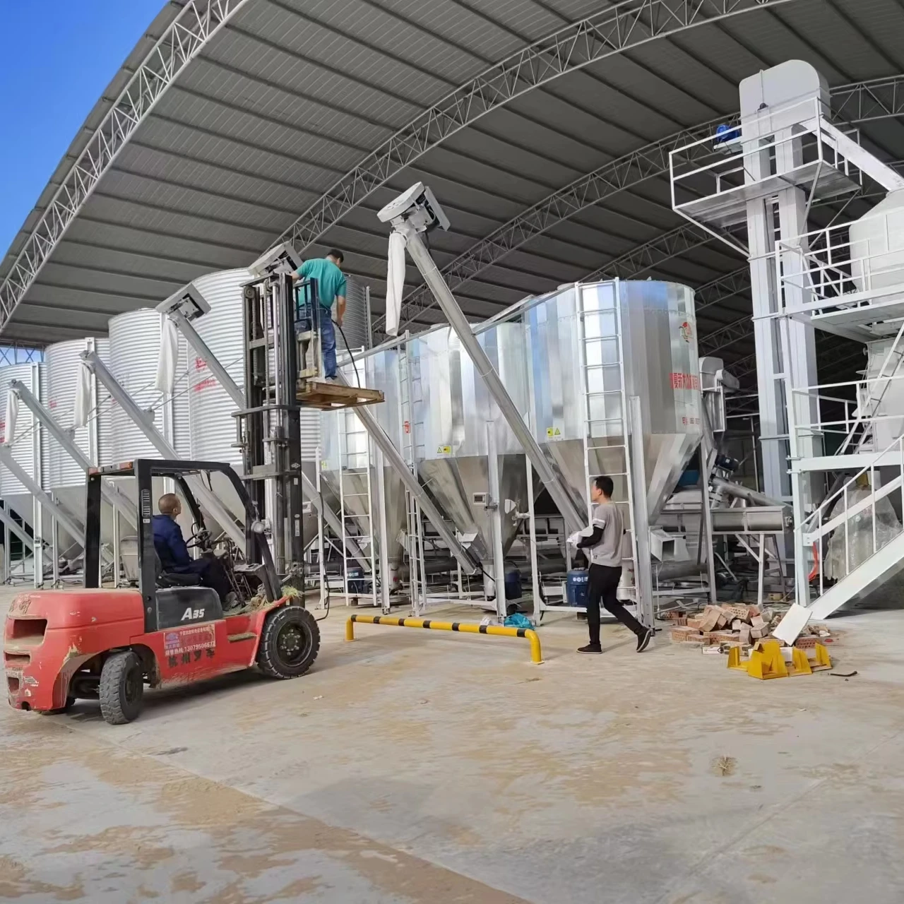 Feed Processing Machines Efficient Feed Feeder Fertilizer Spreader Seeders & Transplanters