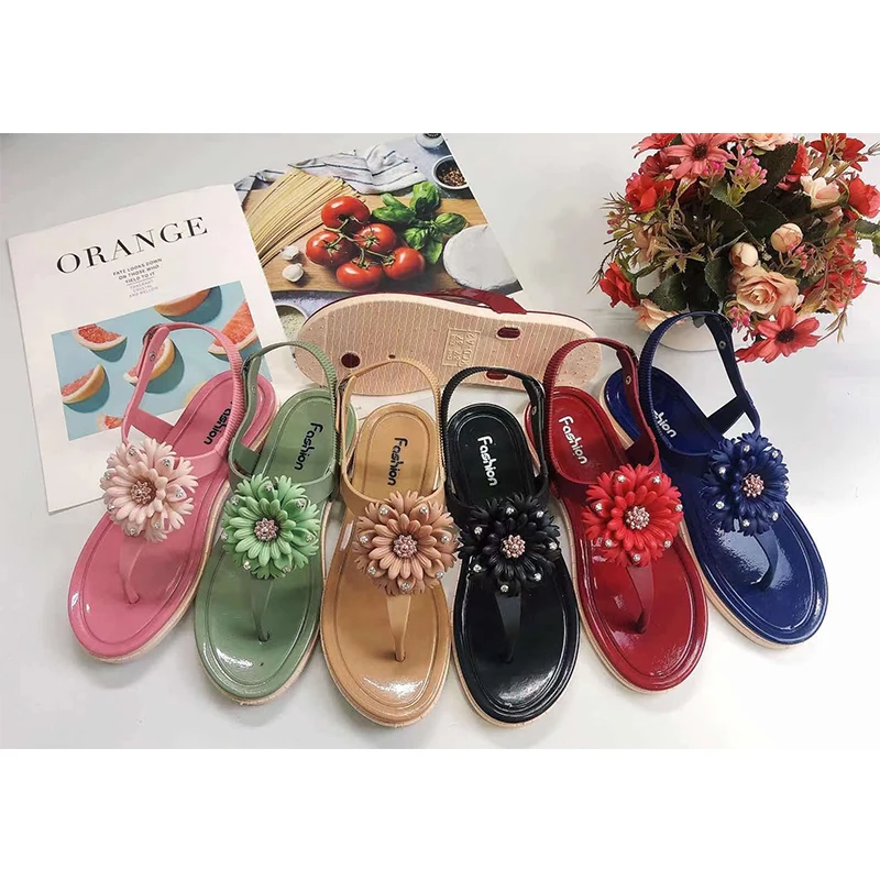 
 Сделанные в Китае красивые дизайнерские женские туфли и сандалии из поливинилхлорида  