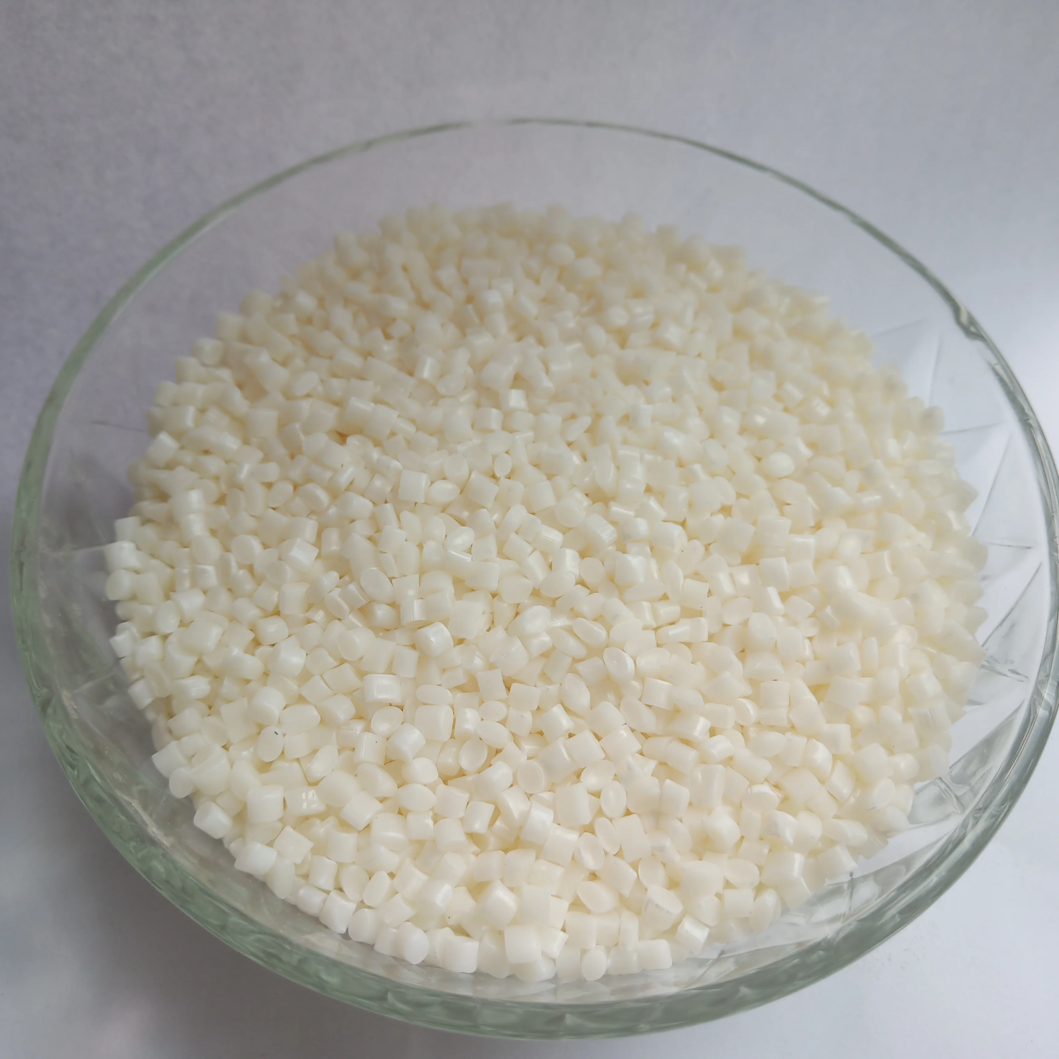 King pearl expandable polystyrene. Polypropylene resin s2040. Полистирол полимер. Сырьё для пенополистирола гранулы. Полистирол + h2o.
