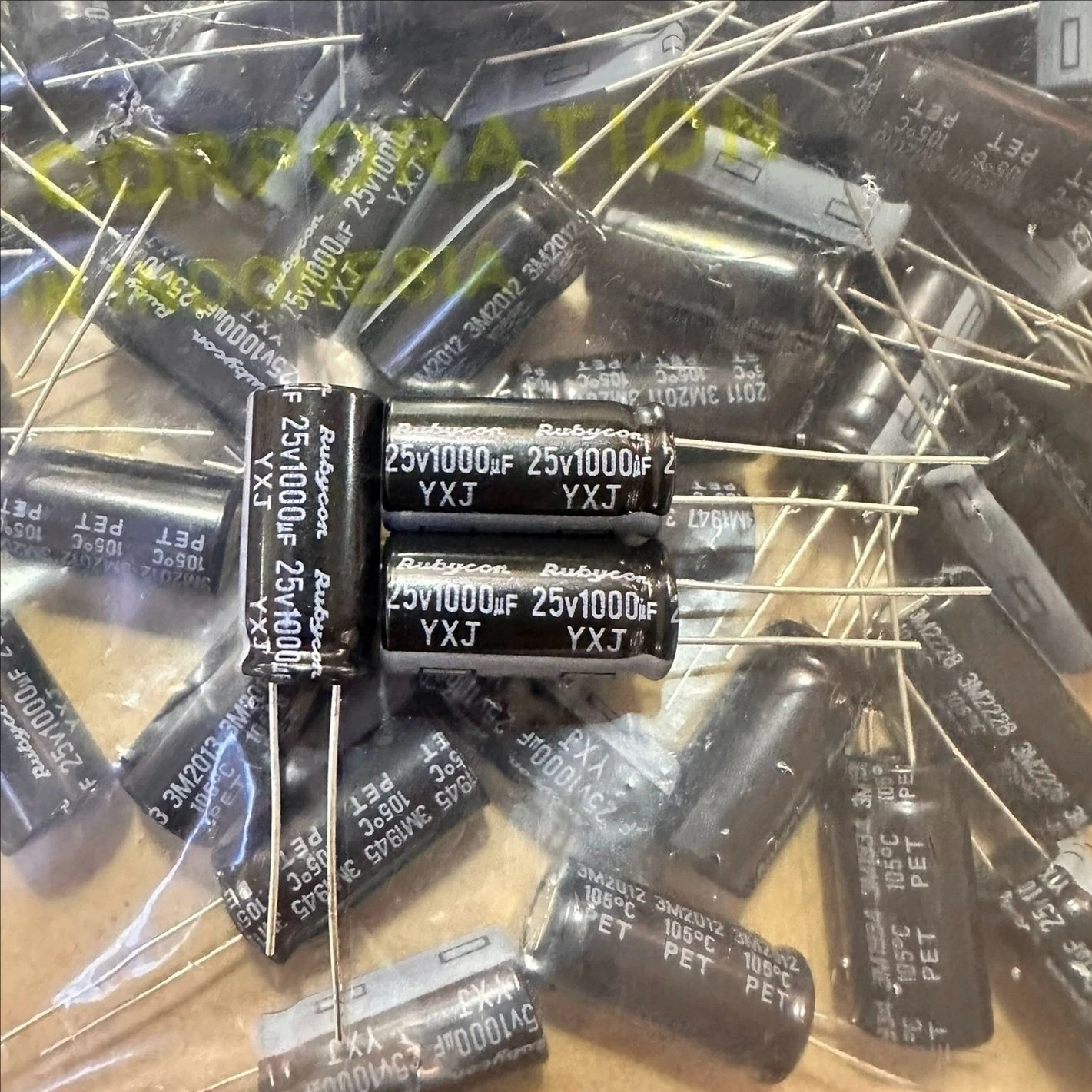Rubyconアルミニウムコンデンサ25YXJ1000M10X20 25v1000uf