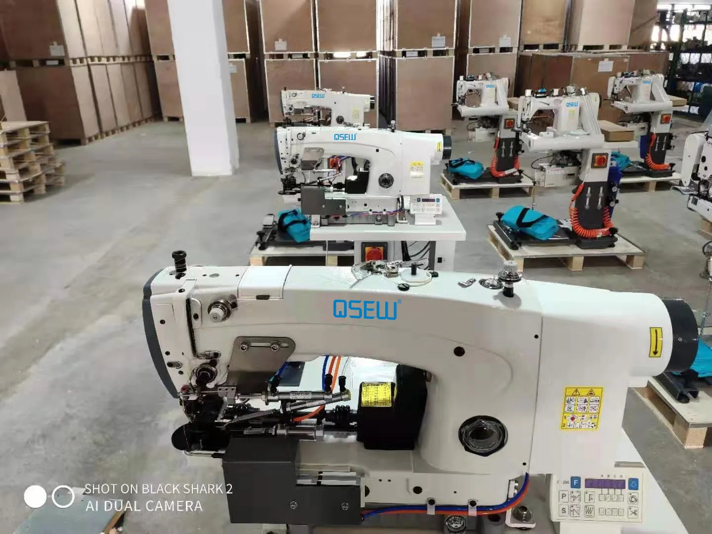 QS-63900 High Speed Automatic Computer Lockstitch Jean Bottom Hemming Industrial Sewing Machine Jeans Making Machine