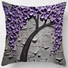 Fondo gris con flores moradas.