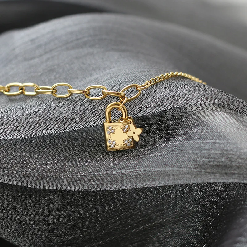 Latest Design 18K Gold Plated Stainless Steel Lock Charm