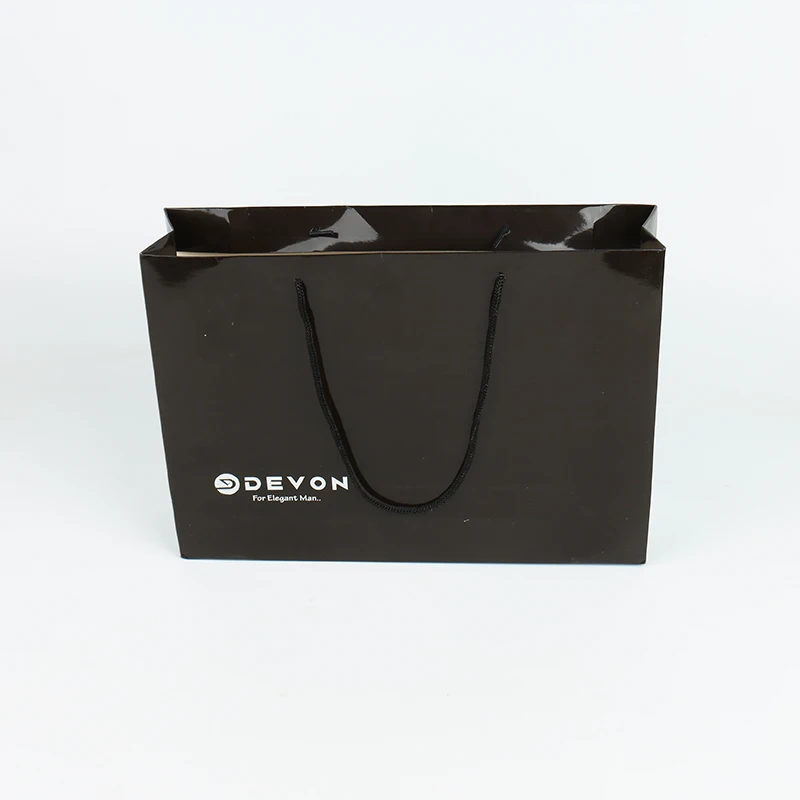 Sacos de Papel Branco Personalizados pela Fábrica com Logotipo Dourado em Hot Stamping, Sacos de Presente Personalizados com Alças de Corda de Algodão