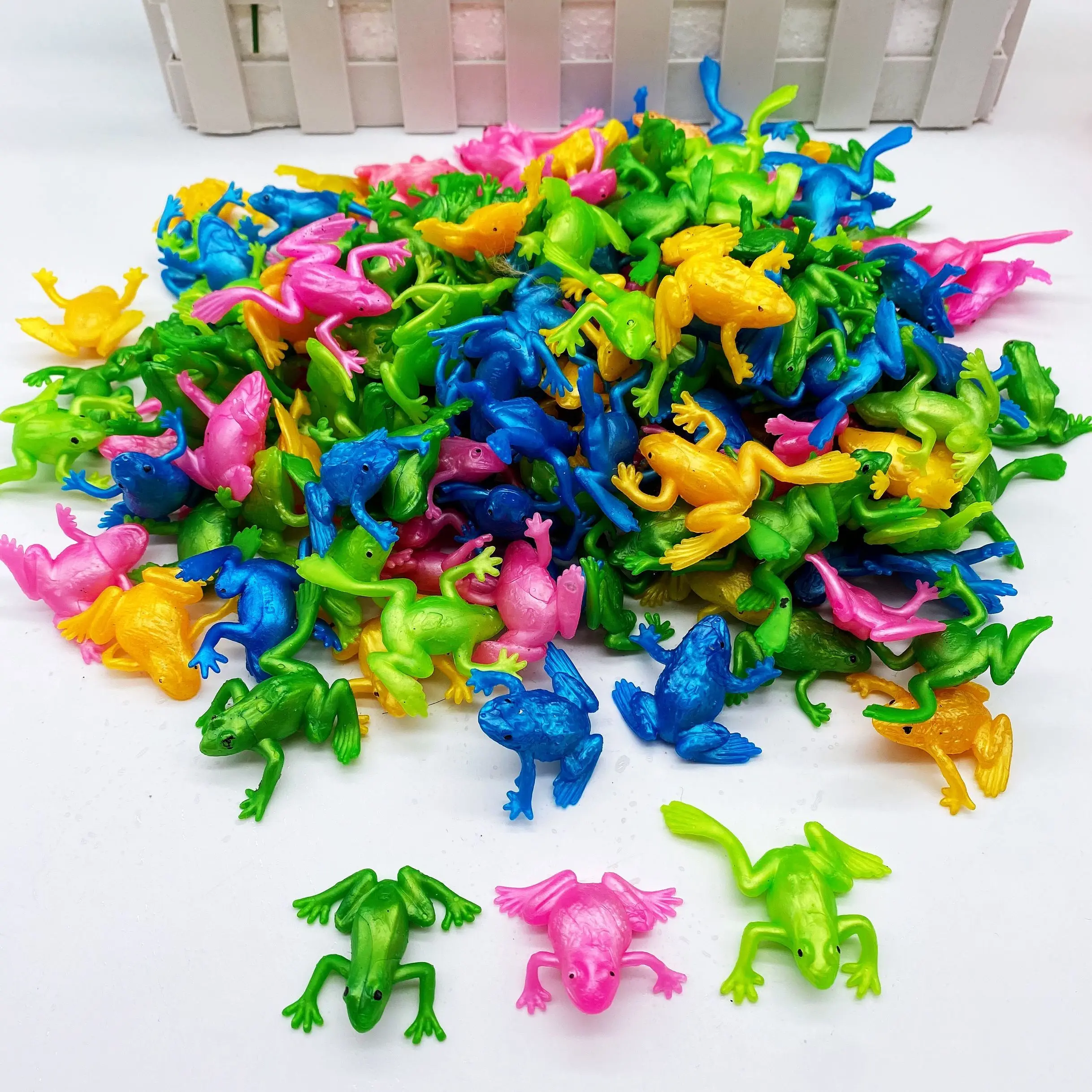 Floating in Water Frogs Character Figure Fun Toys Assorted Plastic Realistic Frog Model Action Figures Animals Toys